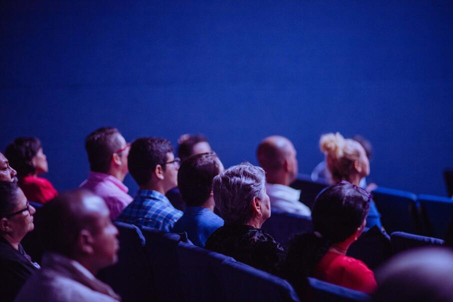 Zaal met mensen