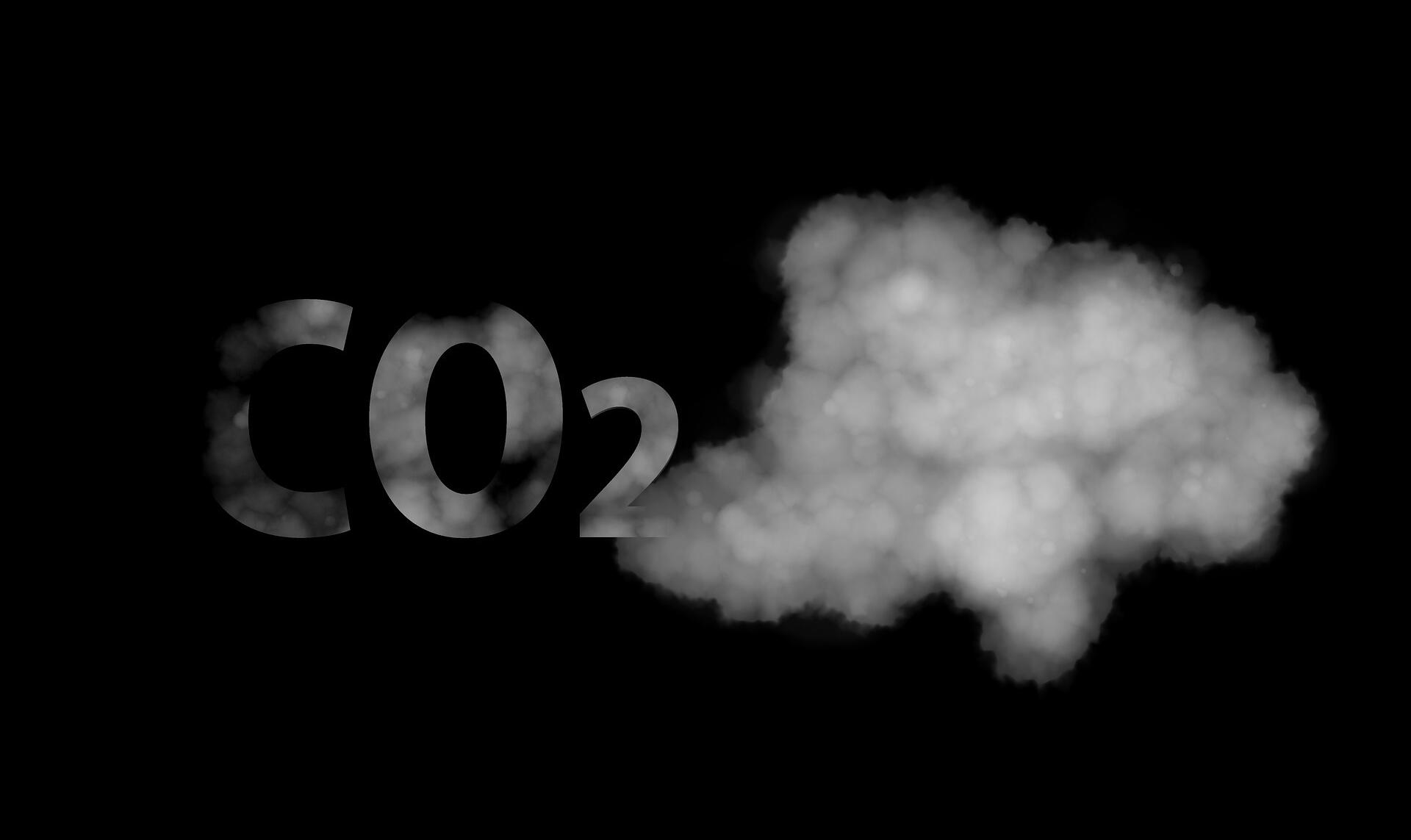 letters CO2 met wolk