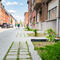 Straat met ontharding en aanplanting van groen