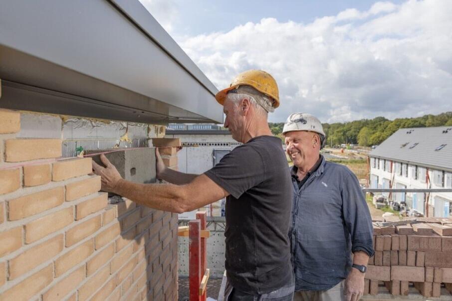 Sar9067 48869776256 o