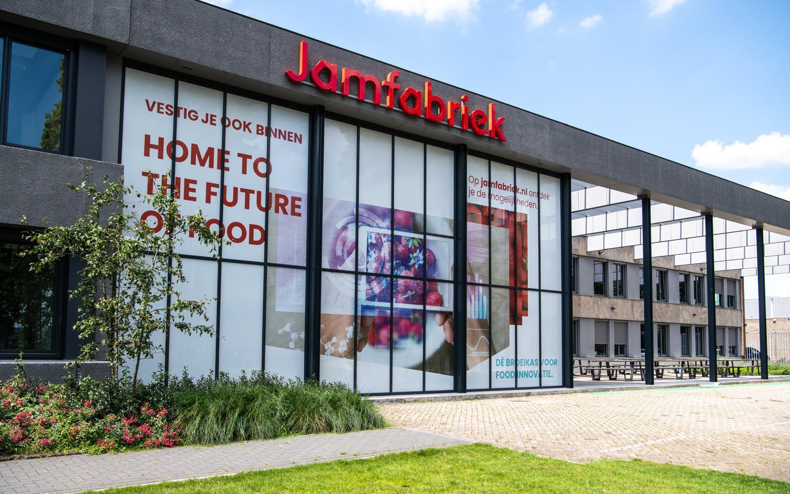 Beeld Jamfabriek met raamsticker